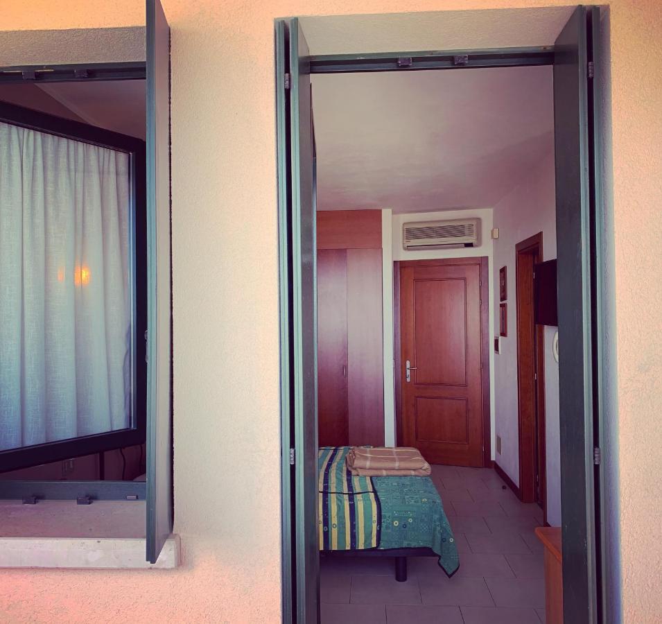 Eurobeach Residence カヴァッリーノ・トレポルティ エクステリア 写真