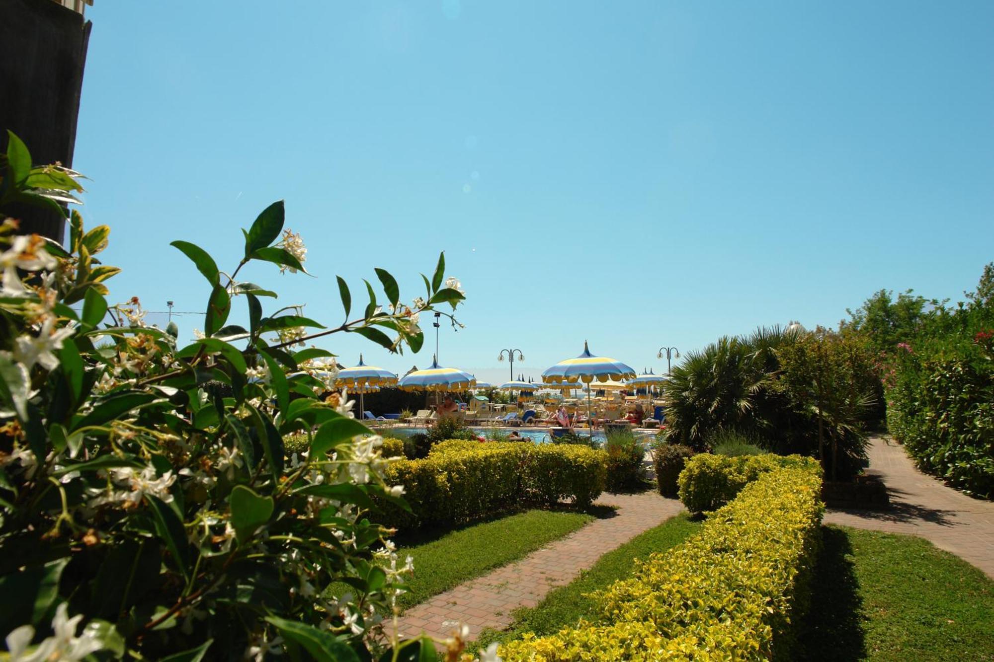 Eurobeach Residence カヴァッリーノ・トレポルティ エクステリア 写真