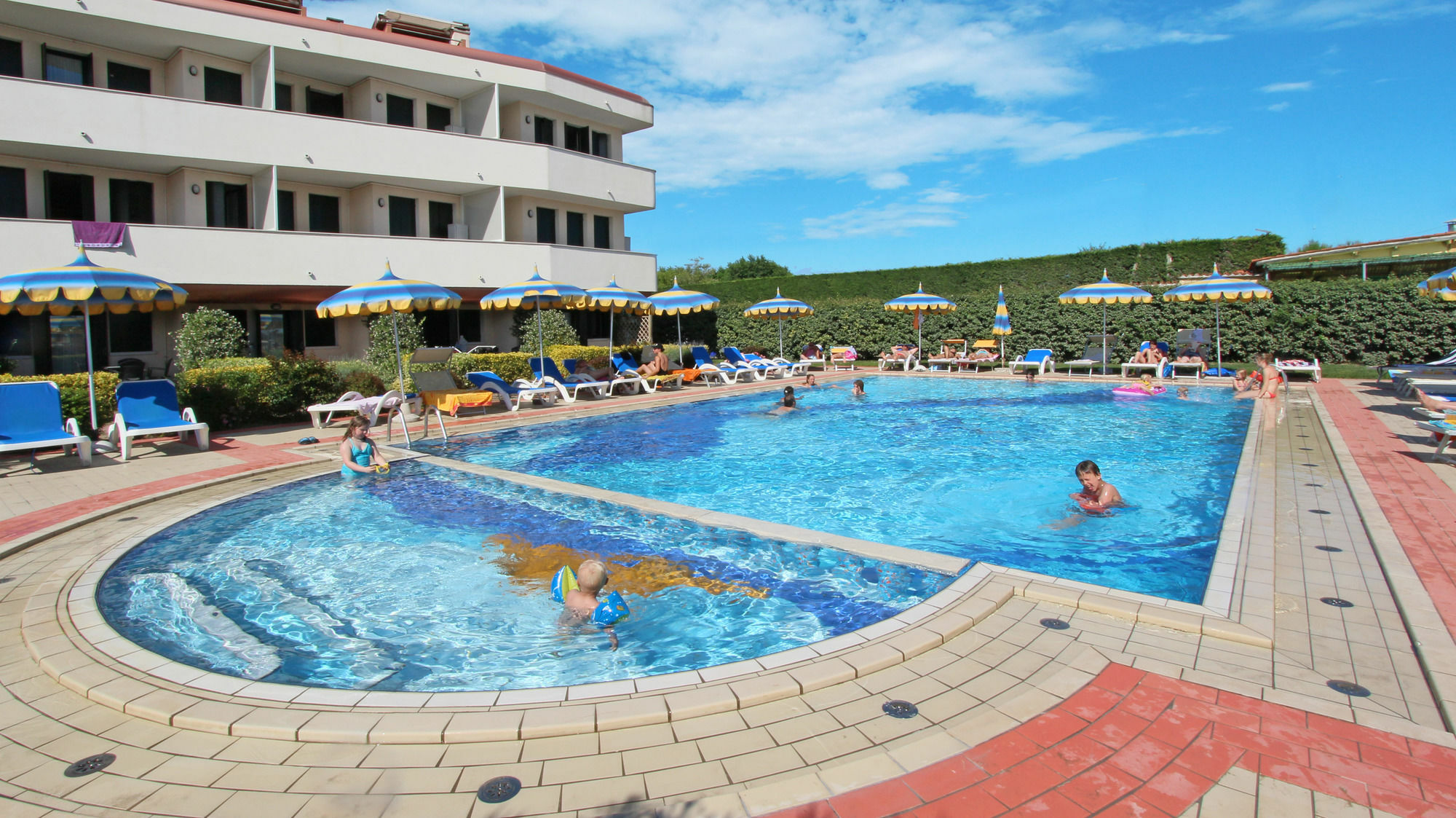Eurobeach Residence カヴァッリーノ・トレポルティ エクステリア 写真