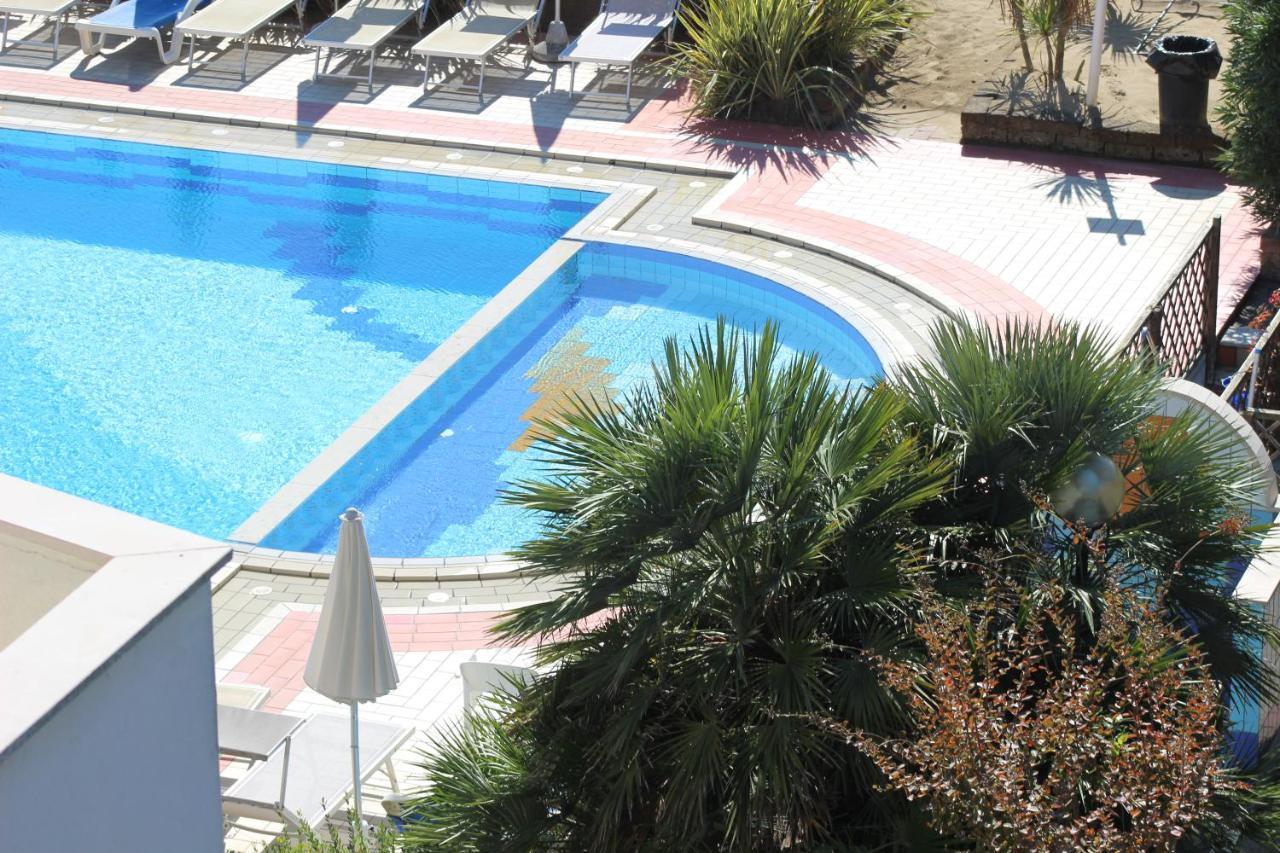 Eurobeach Residence カヴァッリーノ・トレポルティ エクステリア 写真